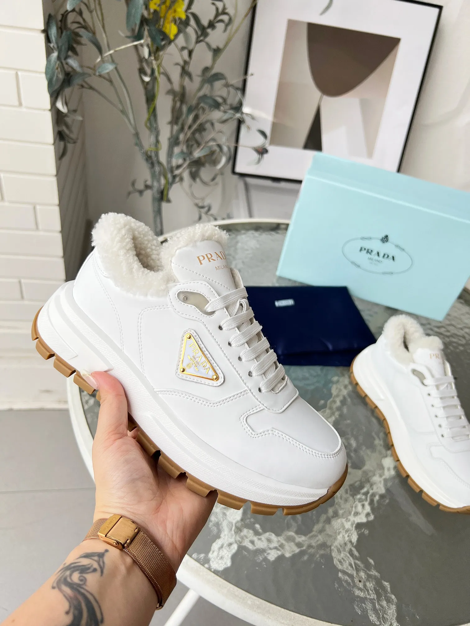 👟👟Ex-factory price 600👟👟 Prada couple model "PRADA.." upgraded version 2024 explosive model is released. , original 1:1 thick sole, fabric silk cowhide lining: sheepskin, foot weight: sheepskin, size 35--46, "Women's model 34.41 is custom-made and non-returnable, Men's model 38.45.46 is custom-made and is non-refundable, two colors black and white